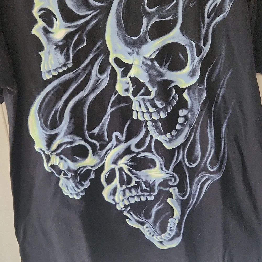 Flaming skull tshirt - Picture 3 of 5
